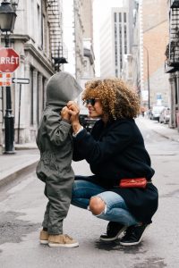 Femme retravailler trouver emploi métier rebondir solution chercher rechercher moyen contact outils