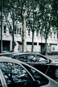 danse événementiel chauffeuse conductrice taxi toulouse quinquagénaire 50 ans reconversion changement changer métier podcast prisma média management capital